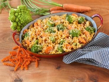 Gratin coloré de brocoli et spirales aux lentilles corail